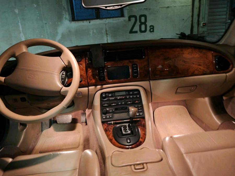Cockpit – Cashmere/Ivory Windsor-Leder