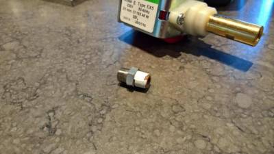 Teflon-Dichtband auf Gewinde